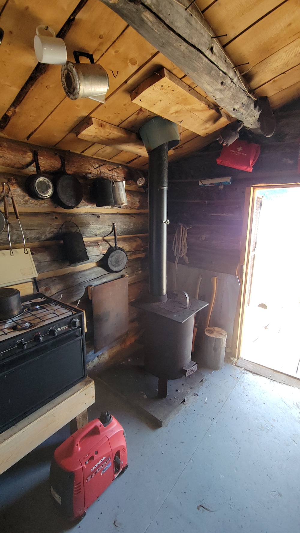 01) Beattie Lake Cabin - Image 7